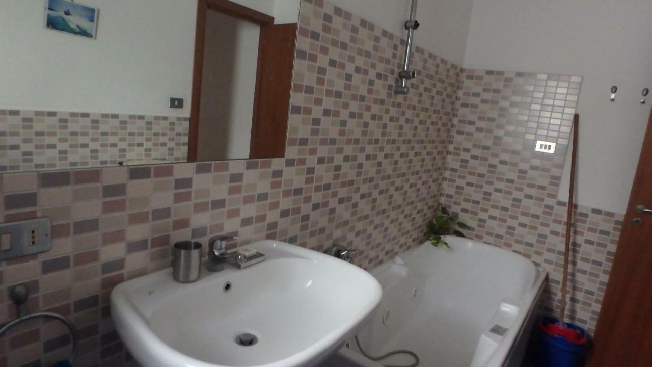 Hotel Camera silenziosa con bagno privato in centro città Palermo Esterno foto